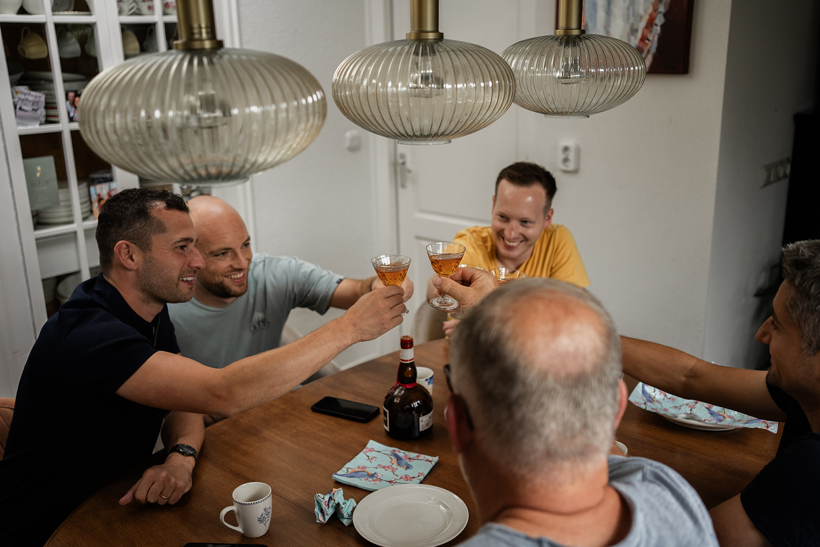 Bruidegom proost met best man