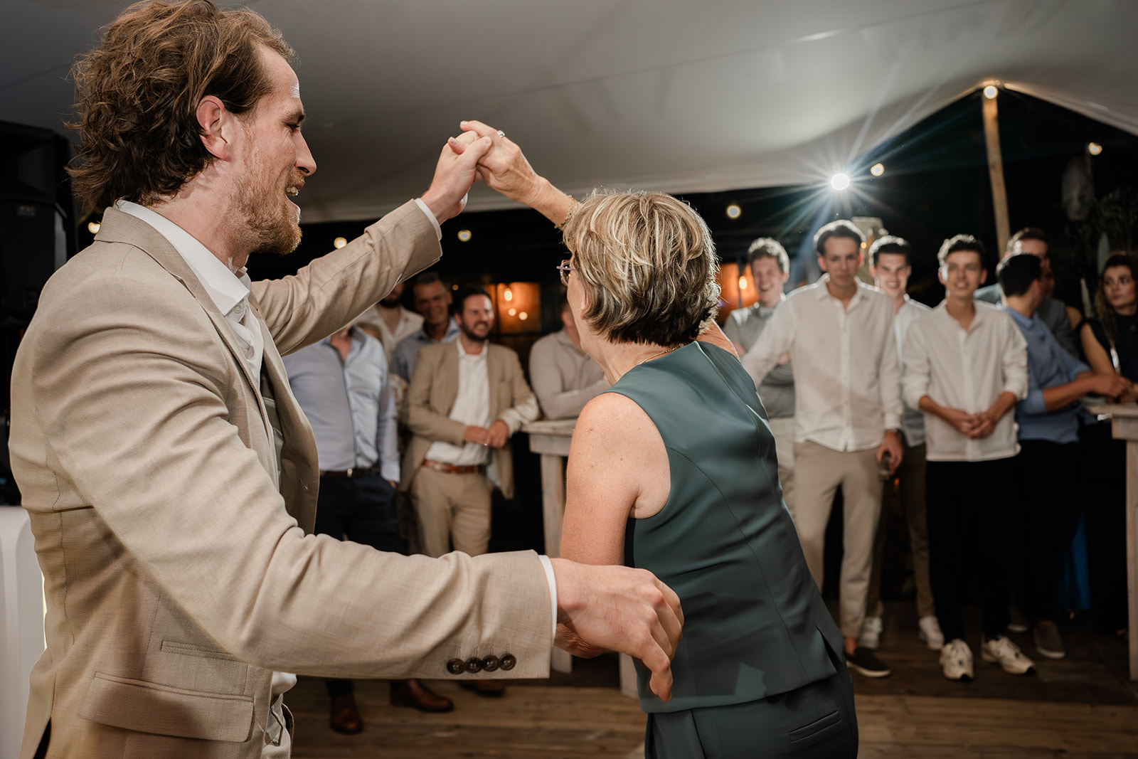 Gasten dansen