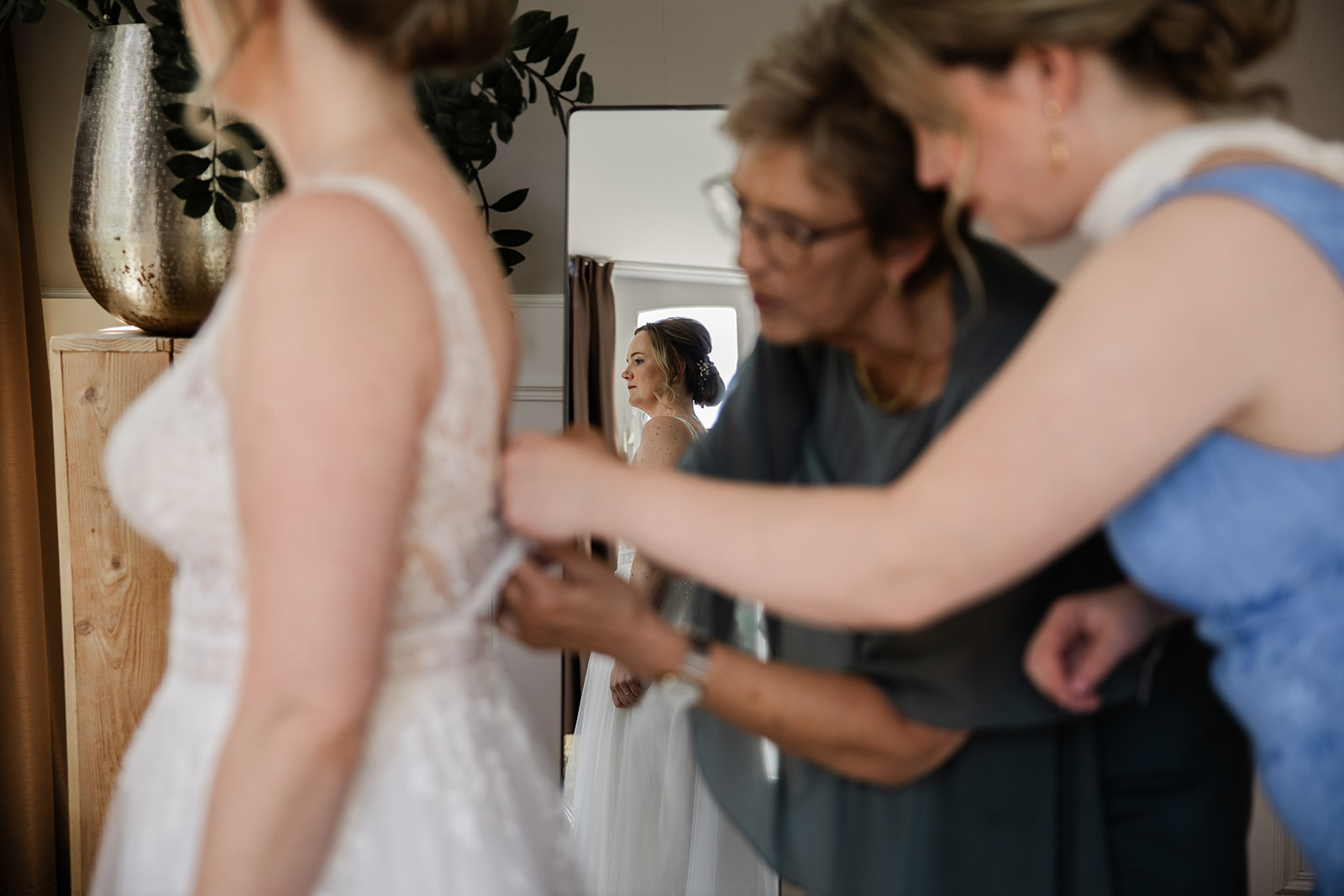 Trouwfoto van voorbereiding bij Patrick & Anita