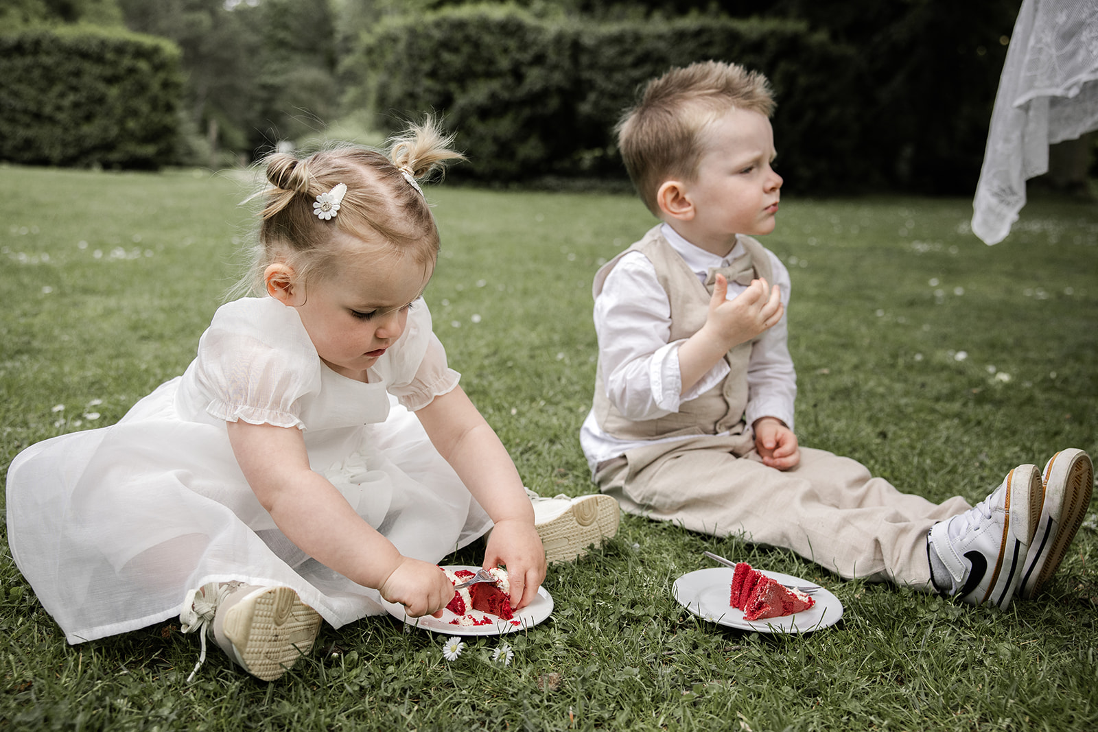 Bruidstaart eten bij trouwerij bij Patrick en Anita